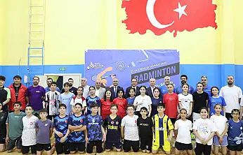 Müdür Çelebi, Badminton Gelişim Kampındaki sporcuları ziyaret etti