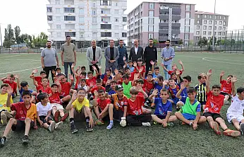 Müdür Çelebi Patnos'ta yaz spor okulları ve el sanatları kurslarını ziyaret etti