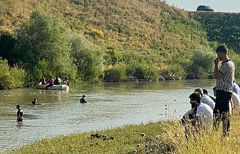 Muş'ta akıntıya kapılan iki kardeşten biri yaşamını yitirdi, diğeri aranıyor