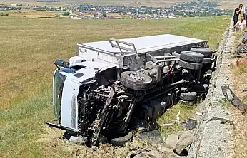 Muş'ta feci kaza: Kamyon ile otomobil çarpıştı, 2 kişi hayatını kaybetti