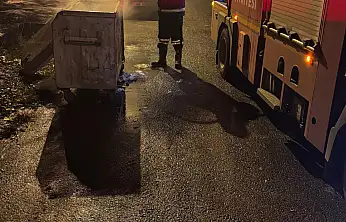 Naci Gökçe Lisesi yanında çöp konteyneri alev aldı