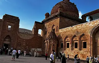 Ne bulutlu hava ne sağanak yağış ziyaretçileri durdurdu