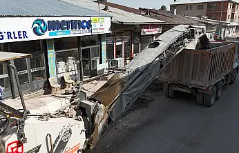 Patnos'un en önemli caddesinde altyapı ve yol çalışmaları devam ediyor