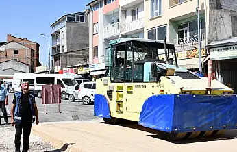 Patnos Belediyesi Malazgirt Caddesi'ni yenileme çalışmalarına devam ediyor