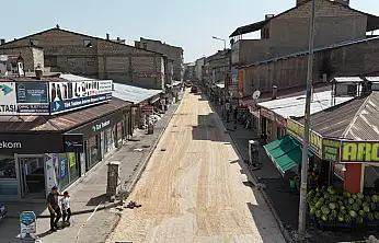 Patnos Belediyesi Süphan Caddesi'ni asfaltlamaya hazırlanıyor