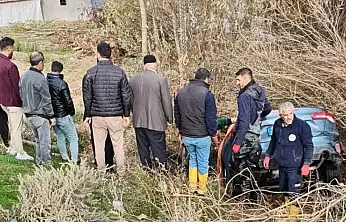Patnos-Erciş yolunda araç dereye uçtu! Sürücü kazadan kurtuldu