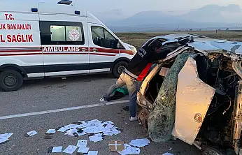 Patnos'ta 7 kişinin bulunduğu araç takla attı! 1 kişi ağır yaralandı