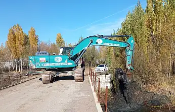 Patnos'ta Badişan Deresi'nde taşkın riskine karşı önlemler alınıyor