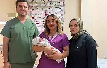 Patnos'ta bir ilk: İlk doğumu sezaryen olan Anne ikinci bebeğini normal doğumla kucağına aldı