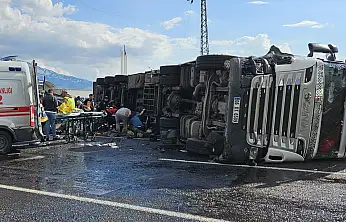 Patnos'ta can pazarı: Tır motosikletin üzerine devrildi, 1 ölü