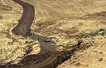 Patnos'ta İlçe Özel İdare ekipleri köy yollarını kışa hazırlıyor