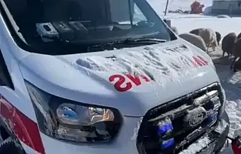 Patnos'ta kar engeline rağmen anne adayı hastaneye sevk edildi