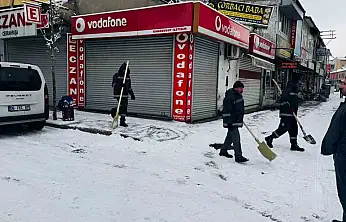 Patnos'ta kar temizliği hız kesmeden sürüyor