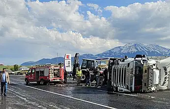 Patnos'ta motosikletin üzerine devrilen tırda 2 kişi yaşamını yitirdi