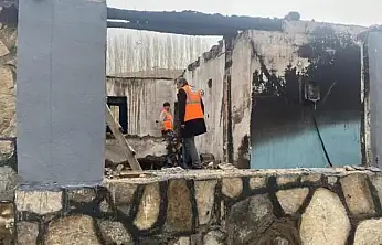 Patnos'ta yangın mağduru aile yalnız bırakılmadı