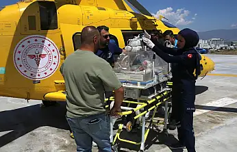 Pusetten düşerek beyin kanaması geçiren 13 günlük bebek ambulans helikopterle Erzurum'a sevk edildi