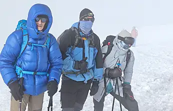 Savaşın ayırdığı iki ülkenin dağcıları Ağrı Dağı'nda kol kola zirve yaptı