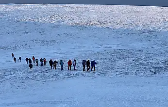 Şehirde sağanak, Ağrı Dağı'nda kar fırtınası