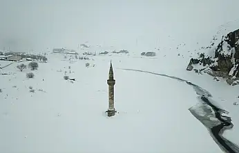 Sis ve buz Yazıcı Barajı'nı sardı