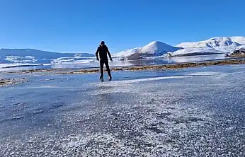 Soğuk hava Balık Gölü'nü beyaza bürüdü
