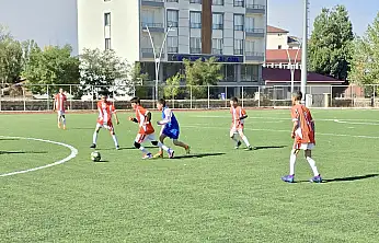 Taşlıçay'da 11 okul şampiyonluk için sahaya çıktı
