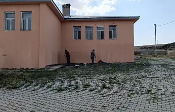 Taşlıçay'da Aşağı Dumanlı İlkokulu yeni eğitim yılına hazırlandı