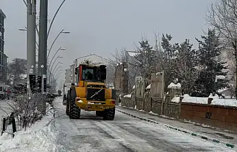Taşlıçay'da karla mücadele çalışmaları hızlandı