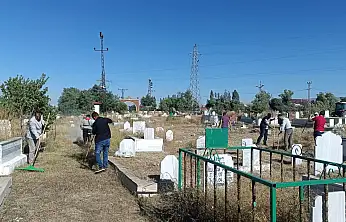 Taşlıçay'da mezarlıklarda kapsamlı temizlik çalışması