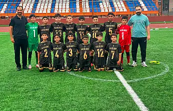 Taşlıçay'ın minikleri yarı finalde: Balık Göl Gençlik Spor'dan 3-1'lik galibiyet