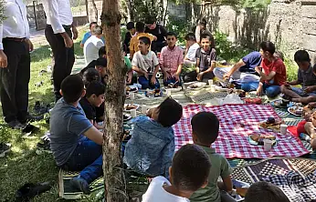 Taşlıçay Müftüsü Yusuf Özmen yaz Kur'an kursu öğrencileriyle kahvaltıda buluştu