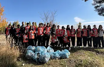 Tema Vakfı ve öğrenciler Ağrı'da çevreyi temizledi, doğaya sahip çıktı