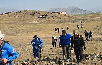 Tendürek Dağı'nın eteklerinde 50 doğasever keşfe çıktı