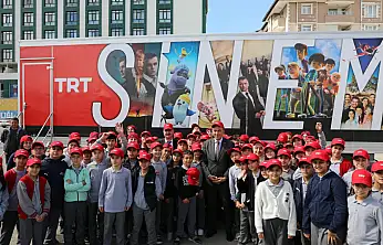 TRT Sinema Tırı Ağrı'da çocuklarla buluştu