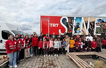 TRT Sinema Tırı İshak Paşa Sarayı'nda çocuklarla buluştu