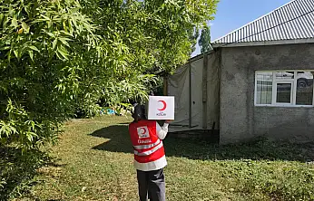 Türk Kızılay Ağrı köylerde ihtiyaç sahibi ailelere gıda desteğini sürdürüyor