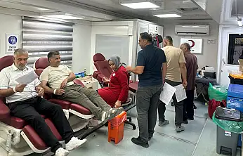 Türk Kızılay'ın kan bağış tırı Doğubayazıt'ta vatandaşları bekliyor