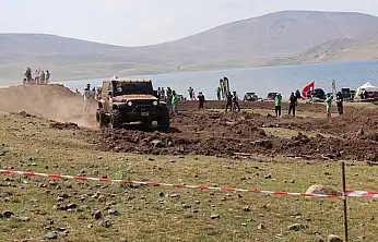 Türkiye'nin en yüksek gölü ilk kez off-road heyecanına ev sahipliği yaptı