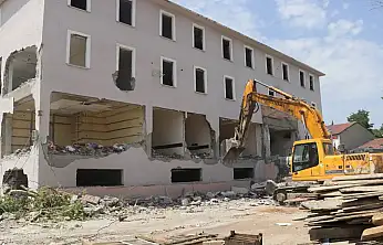 Tutak Hükümet Konağı yıkılıyor