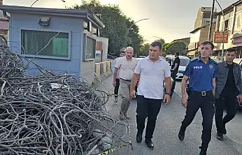 Tutak'ta eski Hükümet Konağı'nın enkazı kaldırılıyor