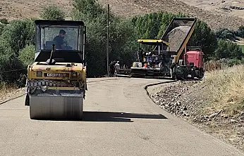 Tutak'ta iki köyün yolu daha sıcak asfaltla buluşuyor