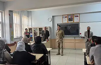 Tutak'ta kadınların güvenliği için KADES uygulaması velilere anlatıldı