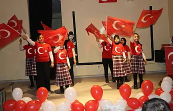 Tutak'ta öğrencilerden milli duyguları yansıtan program