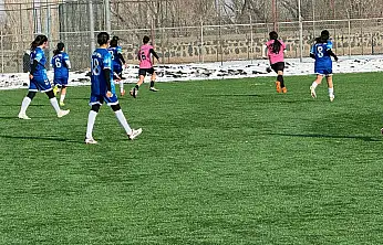 U17 Kadınlar Ligi'nde Bayazıtspor'dan 3 puan geldi