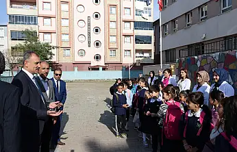 Vali Bozkurt 3 okulun güvenlik ve temizliği yerinde inceledi