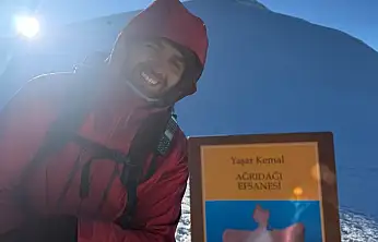 Yaşar Kemal'in 'Ağrı Dağı Efsanesi'ni okudu, kitabını alıp zirveye çıktı