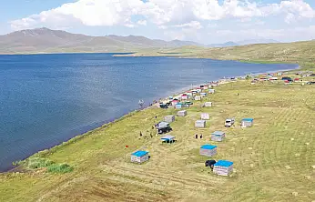 Yaz sıcağından kaçanların adresi balık gölü oldu