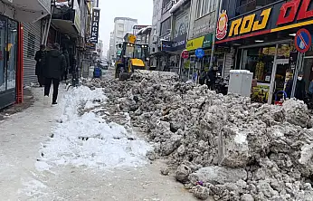 Kar yağışı sonrası Doğubayazıt'ta temizlik mesaisi