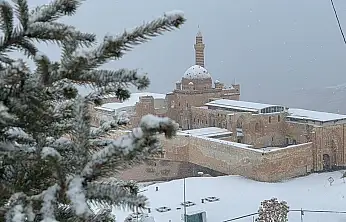 Yüzyıllık saray, beyaz sessizliğe büründü