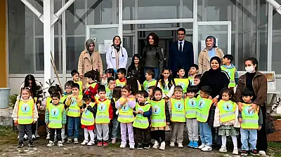 Ağrı Belediyesi barınakta öğrencileri ağırladı