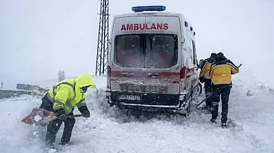 Ağrı'da 4 yaşındaki Berhan için zamanla yarıştılar